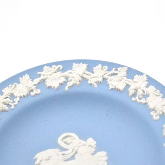 Rare WEDGWOOD Light Blue Jasperware Aurora Chariot Neoclassical Plate Ring Tray - Picture 8 of 9